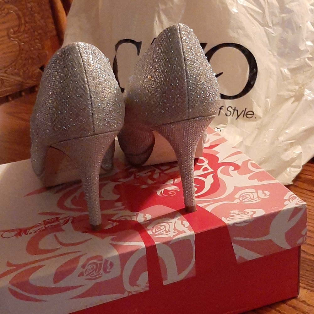 Heels - Picture 3 of 5